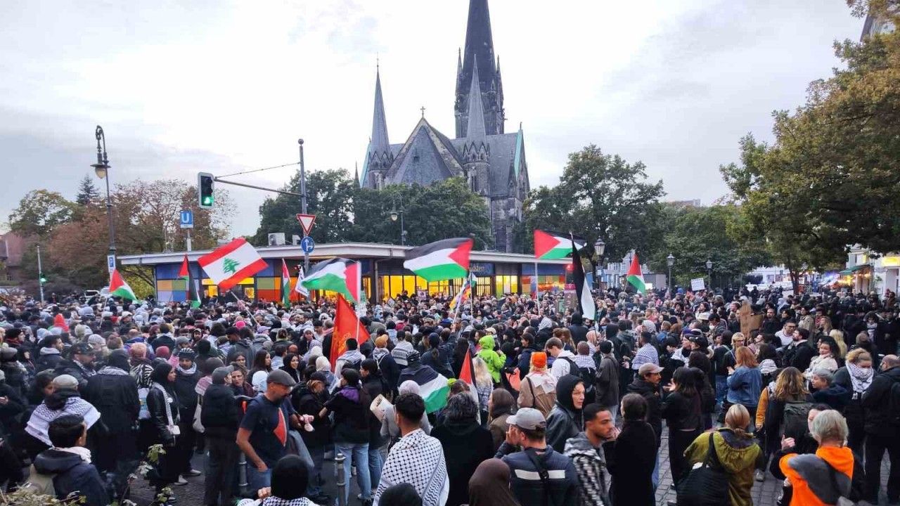 Berlin’de Filistin’e destek gösterisine polisten müdahale