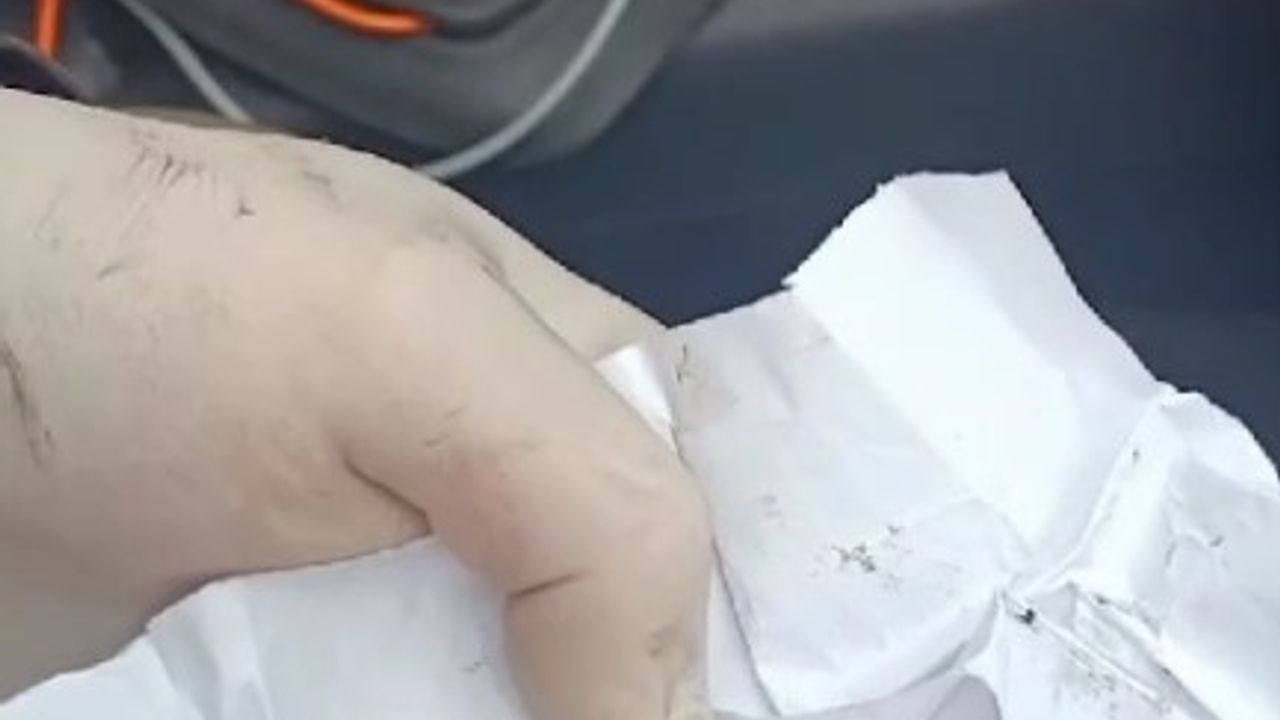 Uyuşturucuyu vites kılıfı ile teyp yuvasına zulalayan şahıs polisten kaçamadı