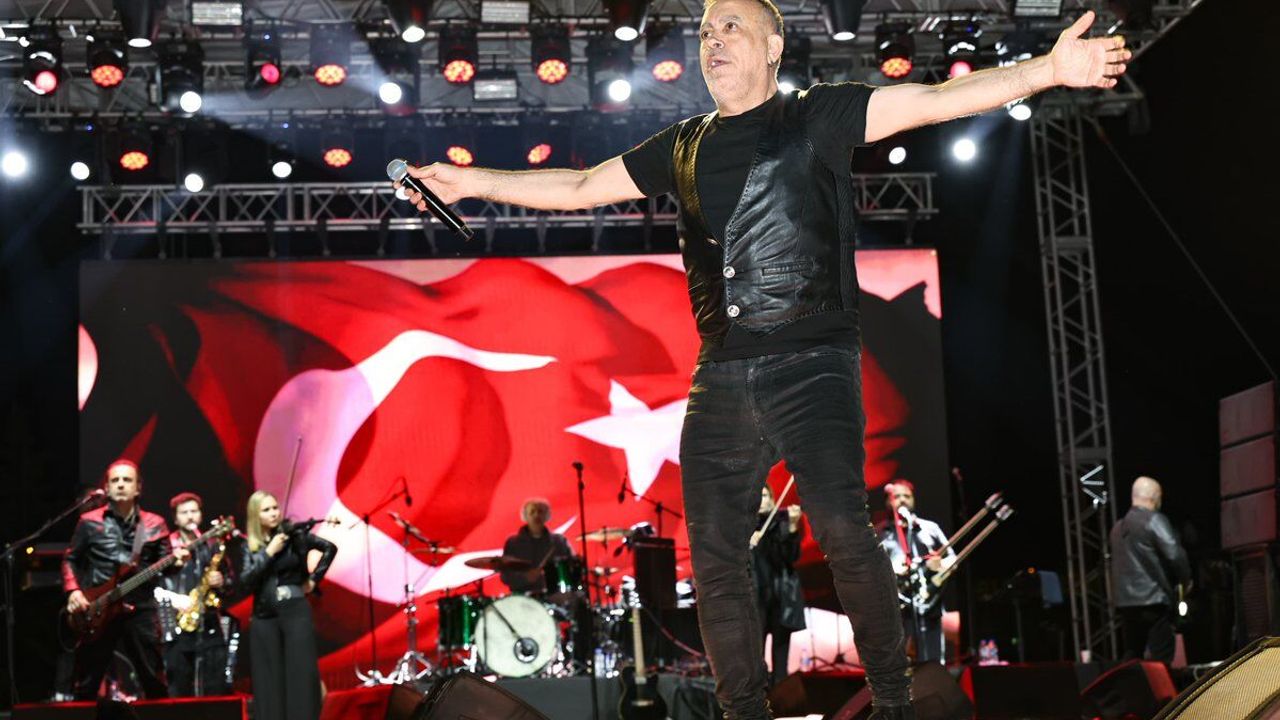 Haluk Levent Tunceli’de Gülistan Doku Posterini Açtı