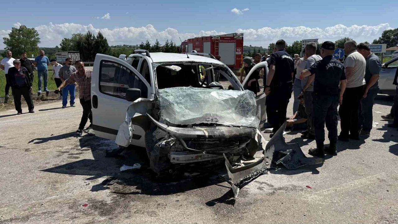 Araçların çarpıştığı kazada 3'ü çocuk 7 kişi yaralandı