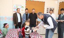 Eyyübiye’de binlerce okuma kitabı dağıtıldı
