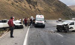 Erzincan'da iki aracın çarpışması sonucu 9 kişi yaralandı