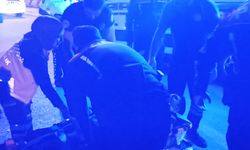 Uygulama noktasında durmayan Motosiklet sürücüsü polise çarptı 