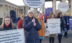 Berlin’de kadına karşı şiddet protesto edildi