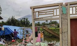 Endonezya’daki depremde can kaybı 321’e yükseldi
