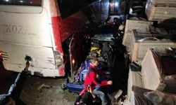 Kocaeli’de seyir halinde tartışan iki otomobil sürücüsü çarpıştı: 1’i ağır 5 yaralı