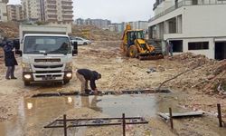 Mardin Artuklu Belediyesi ekipleri sağanak yağış mesaisinde