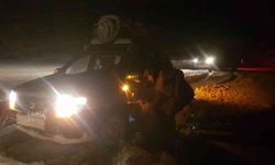 Siirt’te karda mahsur kalan güvenlik korucuları ve vatandaşlar kurtarıldı
