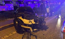 Ataşehir’de 3 aracın karıştığı kazada anne ile kızı yaralandı