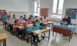 “Atatürk İlkokulu okuyor” projesine idareci, öğretmen ve personel desteği