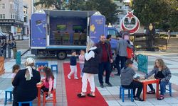 Bursa'da AK Gençler gezici araçla gençlerle buluşuyor