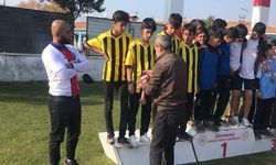Dicle ilçesi Bozoba Ortaokulu kros yarışmasında Diyarbakır 2’ncisi oldu