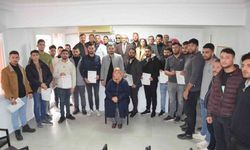 Didim’de MHP’ye üye olan gençlere rozetlerini İl Başkanı Alıcık taktı