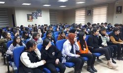 Hakkari’de “Dijital Dünyada Manevi Takipçilerimiz” konulu konferans