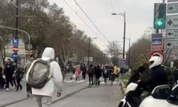 Kabataş-Bağcılar tramvay hattında arıza: Yolcular raylar üzerinde yürüdü