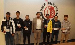 Liseler Arası Futbol Turnuvası ödüllerini Başkan Çakın verdi