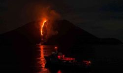 Stromboli Yanardağı lav püskürtmeye devam ediyor