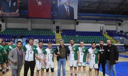Voleybol turnuvasında şampiyon Gediz Ardıç Ormanspor