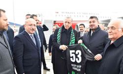 Cumhurbaşkanı Recep Tayyip Erdoğan’a Denizlispor forması hediye edildi