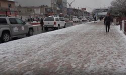 Erciş’te beklenen kar yağışı başladı