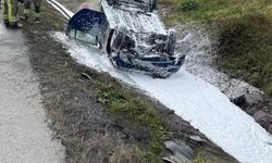 Eyüpsultan’da kaza yapan otomobil alev alev yandı