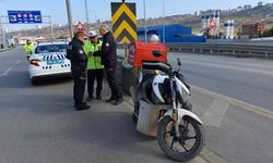 Samsun’da otomobil motosikletli kuryeye çarpıp kaçtı: 1 yaralı