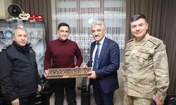 Vali, emniyet müdürü ve jandarma komutanından gazi Kadir Erden’e ziyaret