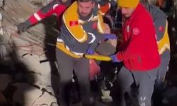 Baba ve kızı depremin 71. saatinde yaralı olarak kurtarıldı