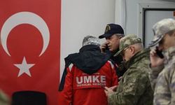 Bakan Akar: “17 uçakla İstanbul, İzmir ve Ankara’dan Gaziantep ve Adana’ya sürekli yardım uçuşları gerçekleştiriliyor”
