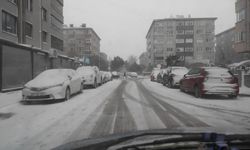 Bandırma’da kar yağışı etkili oldu