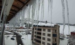 Bingöl’de 1,5 metrelik buz sarkıkları oluştu