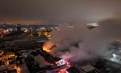 Bursa’da mobilya fabrikası alev alev yandı