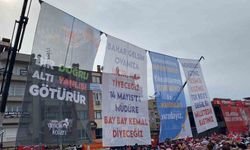 Cumhurbaşkanı Erdoğan’ın miting yapacağı alandaki afişler dikkat çekti