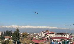 Deprem bölgesi Hatay’a askeri helikopterler ile yardım sürüyor
