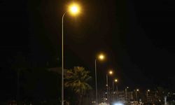 Deprem dolasıyla sönen sokak lambalarına yeniden enerji verildi