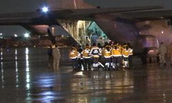 Depremde yaralanan 44 kişi askeri uçakla İstanbul’a getirildi