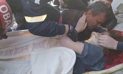 Eskişehir’den giden arama kurtarma ekipleri Antakya’da enkaz altından 2 kişiyi kurtardı