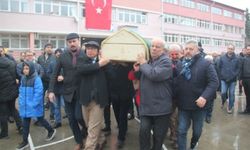 Evinde ölü bulunan okul müdürünün cenazesi memleketine uğurlandı
