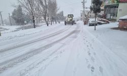 Gölbaşı Belediyesi kar temizleme çalışmalarını sürdürüyor