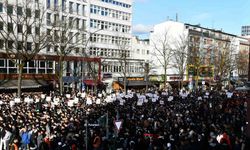 İsveç’te Kur’an-ı Kerim’in yakılması Hamburg’da protesto edildi