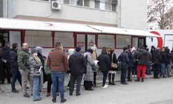 İzmir’de deprem bölgesi için kan bağışı seferberliği