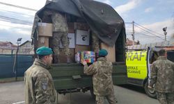 Kosova’da Türkiye için toplanan yardımlara Mehmetçik’ten destek