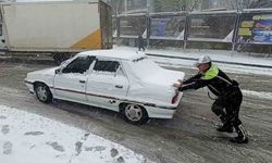 Mardin’de etkili olan kar yağışı sürücülere zor anlar yaşattı