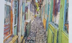 Ressam Şengül Otman, dünyanın dünyanın en dar sokakları arasında gösterilen Dikiciler Arastasını resmetti