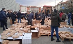 Salihli’den deprem bölgesine on binlerce ekmek gönderildi