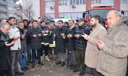 Türkeli’den 1 tır, 2 kamyon ve 9 arama kurtarma ekibi dualarla yola çıktı