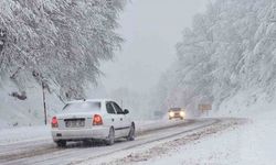 Yoğun kar yağışı, Kocayayla Geçidi’nde sürücülere zor anlar yaşatıyor