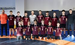 Aliağalı güreşçiler başarılarına yenilerini ekledi