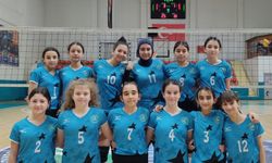 Midi voleybolcular finallerde