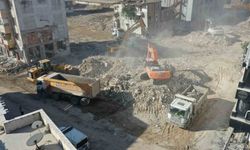 Kocaeli Büyükşehir, Hatay’da enkaz kaldırma çalışmalarına destek veriyor